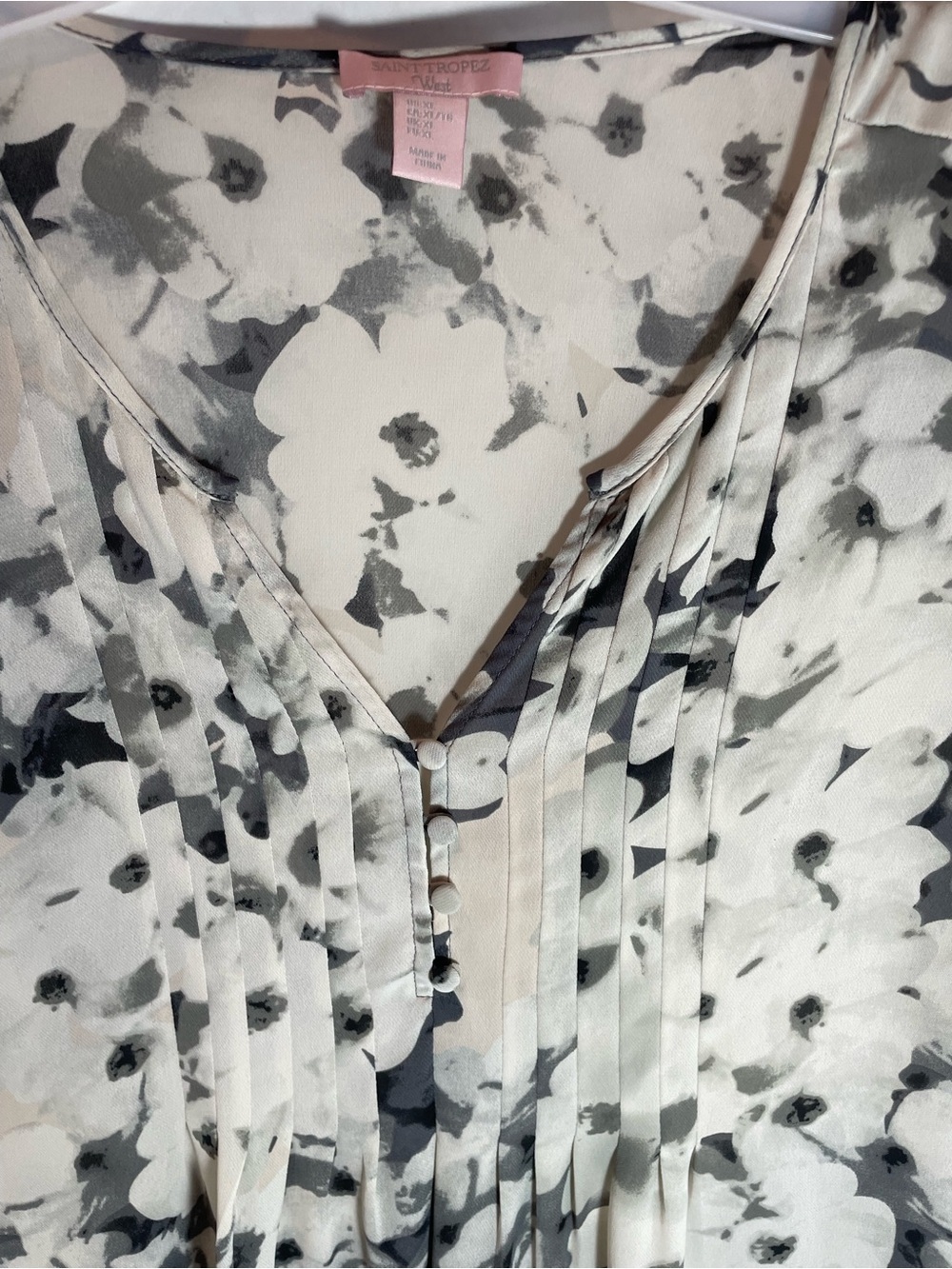 Saint Tropez West Black Cream Floral Pintuck Pleated Blouse Size 16 - Picture 6 of 11